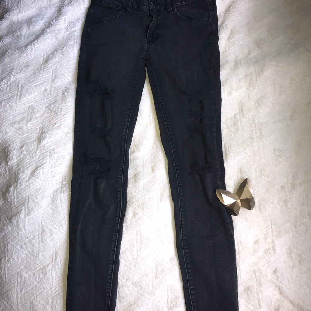 Black ripped skinny jeans